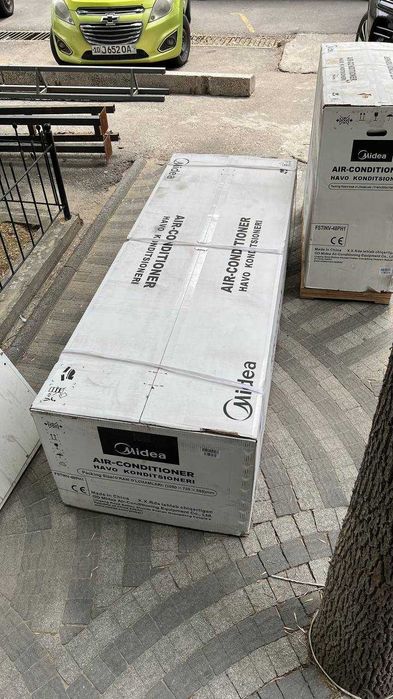 Midea колонный кондиционери FST INV — 48,000 Btu / 220V / Инвертер