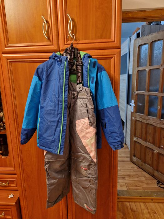 Costum de sky numai bun pentru acest sezon