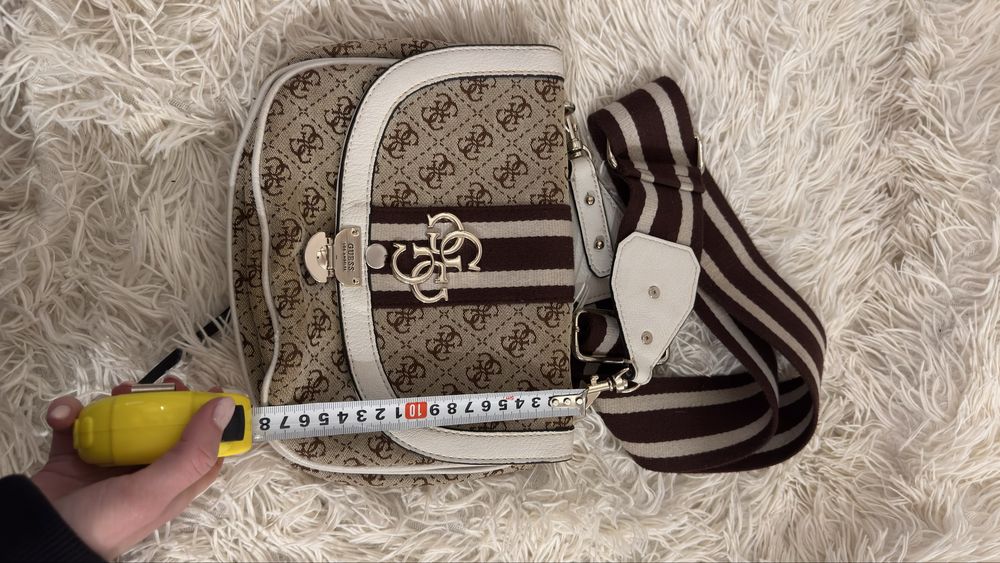 Дамска чанта Guess