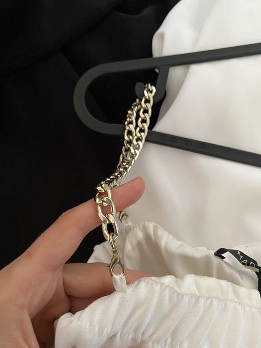 Бяла пролетна/лятна рокля на guess by marciano с паднали рамена