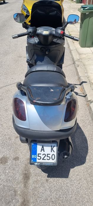 Piaggio X9 125 .