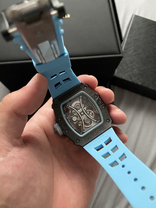 Ceas automatic din fibra de carbon