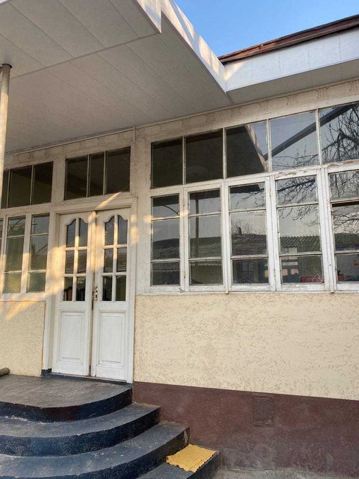 Ёғоч эшик ва ром