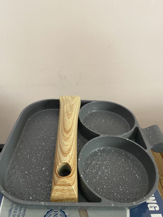 Сковородка для завтраков яичницы