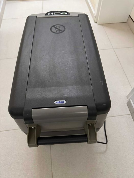 Преносима хладилна чанта 10° до -18° Isotherm Travel Box 40 л 12/24V