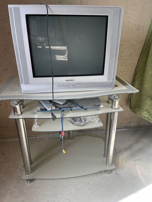 Телевизор ”Samsung” с подставкой