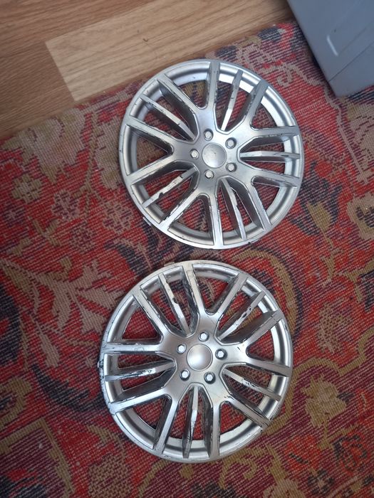 Колпаки для машин.