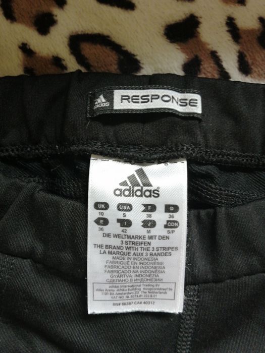 2 дамски клина адидас S-ки и къс панталон общо 10лв.