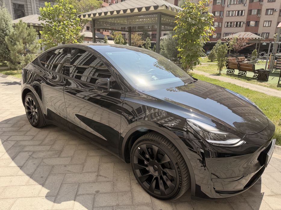 Tesla model Y 2023