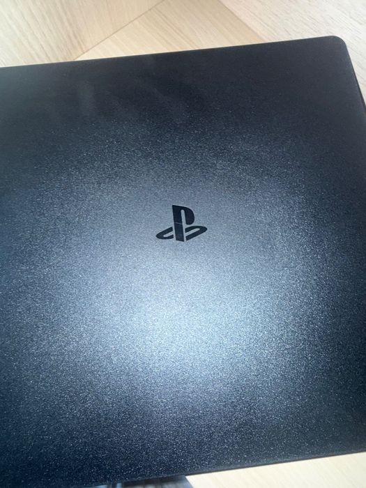 Playstation 4 slim
