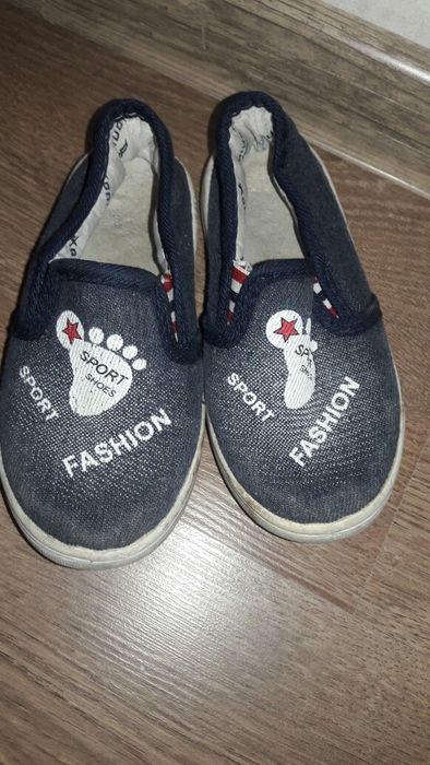 Продам детскую обувь