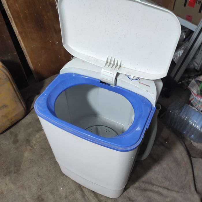 Продам машинку стиральную,маленькую.