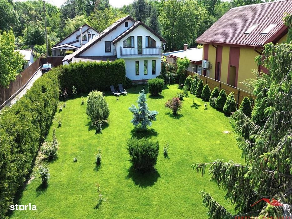 Vilă spectaculoasă la poalele Crângului Petresti
