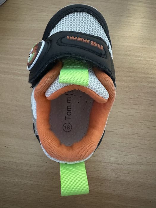 Продам кроссовку