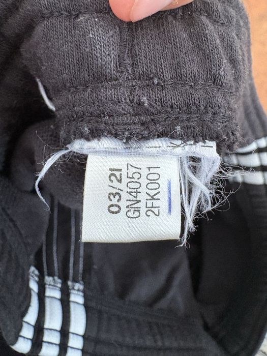 Adidas pantaloni scurti dama,S-M