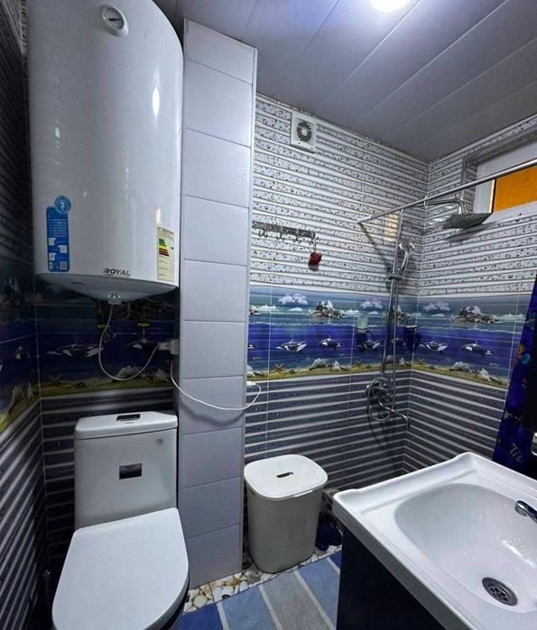 Микрарайон худудида жойлашган 4 хонали квартира сотилади