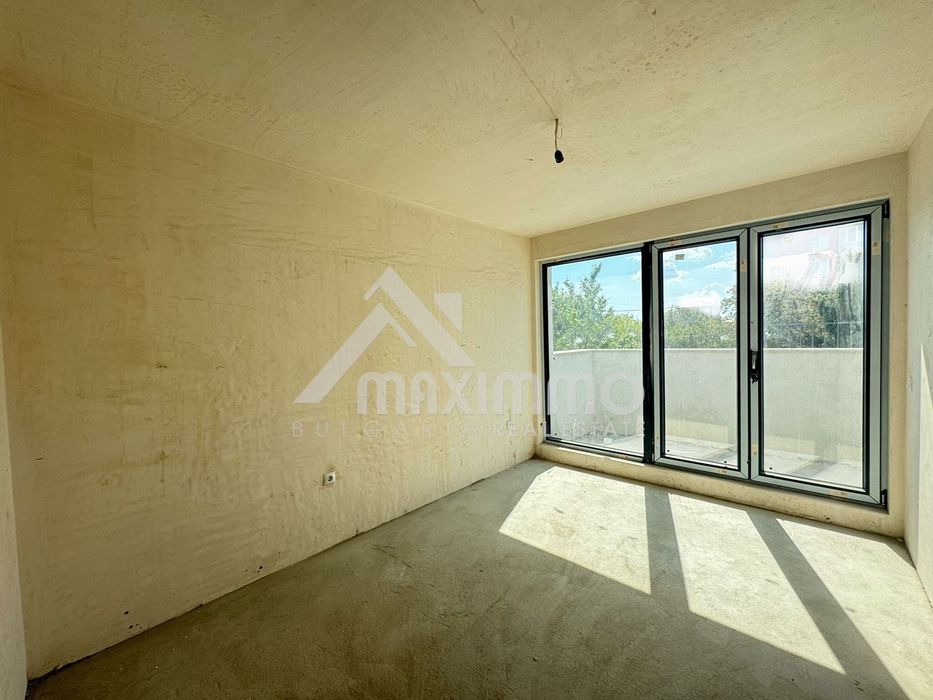 Продава се Двустаен апартамент в Варна, Бриз - 68 кв.м за 1012 €/кв.м - Снимка #1