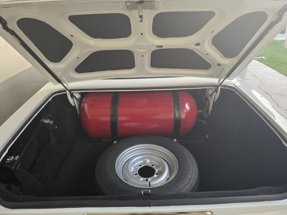 Волга газ 2410 сотилади