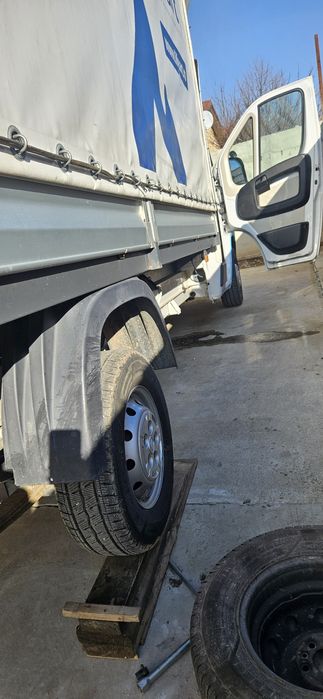 Perne aer autorulote cu buton de umplere