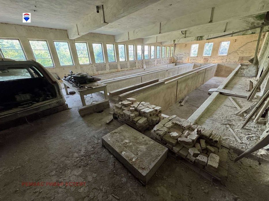 Продава се Промишлена сграда в с. Пиргово, Област Русе - 1424 кв.м за 245 €/кв.м - Снимка #7