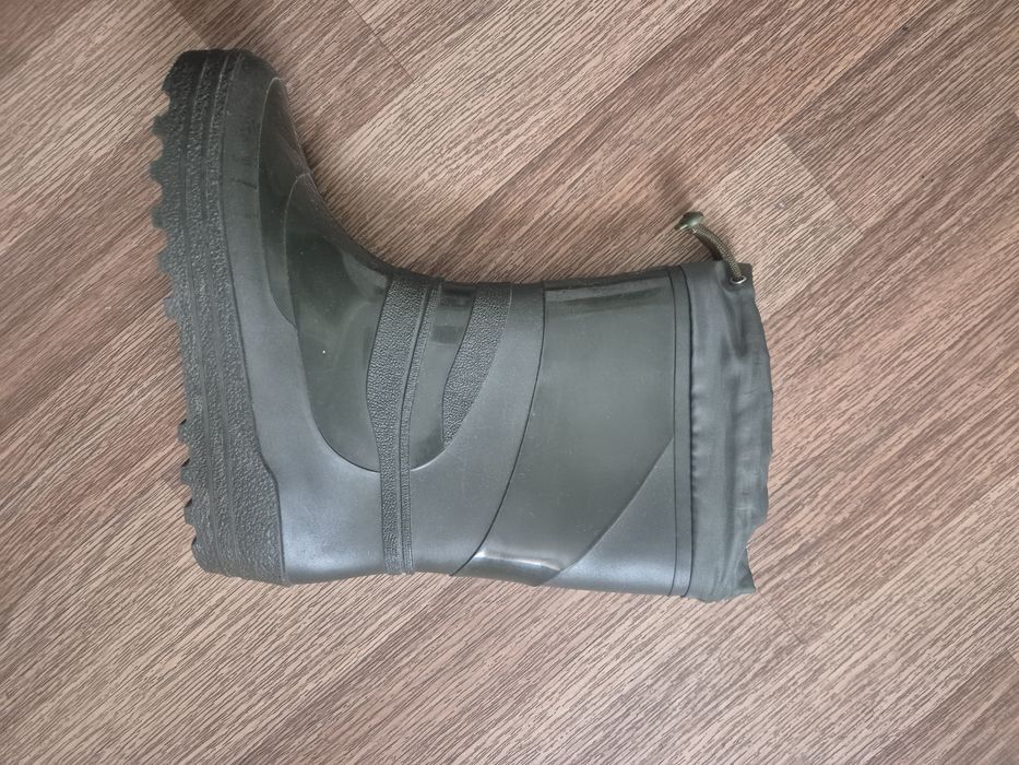 Продам резиноаые сапожки размер 36