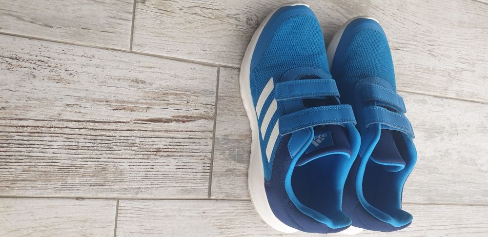 Vând adidași Adidas