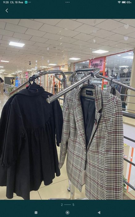 Продаю вешалку-стойку для одежды