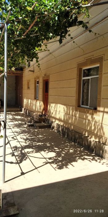 Umid posyolkadan 6 sotkli uglavoy hovli sotiladi