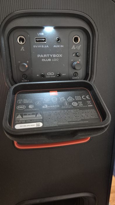 Vând Boxa JBL 120 PARTYBOX  IN STRARE excelentă