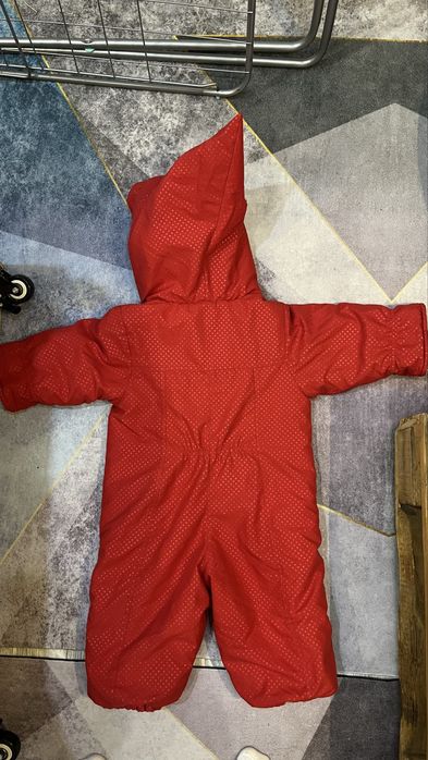 Продам 2 детских зимних комбинезона