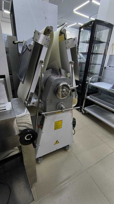 Тестораскаточная машина. Тестораскатка. Слоенка.