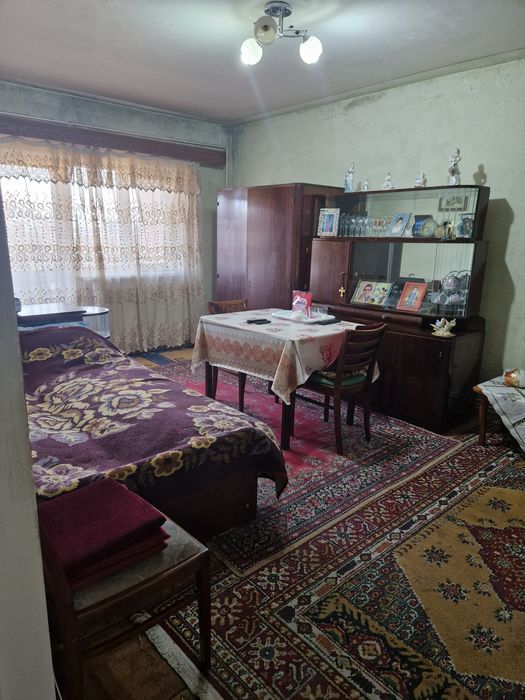 Vând apartament cu 4 camere