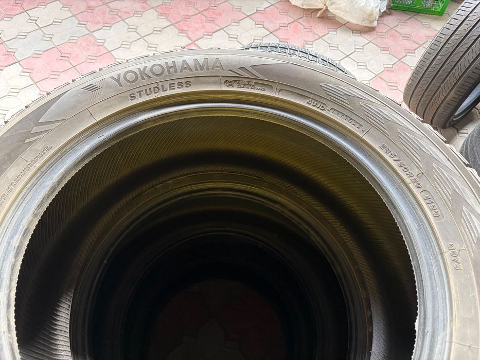 Yokohama 285-50R20 G075