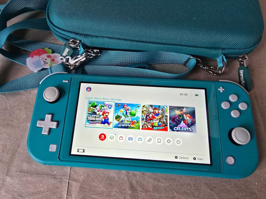 Nintendo Switch Turquoise 128GB карта, Калъф, Протектор и Гръбче