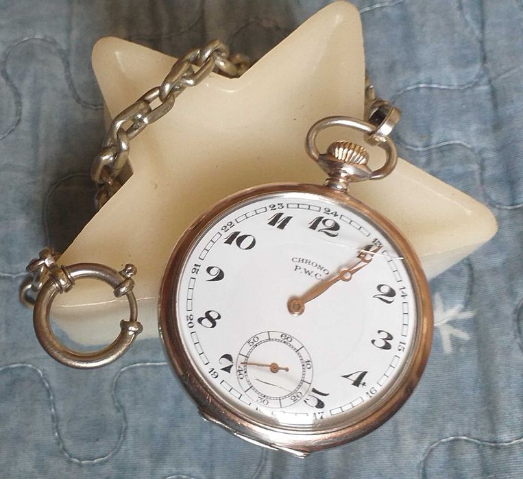 Ceas antic de buzunar din argint.Fabricat in Elvetia.