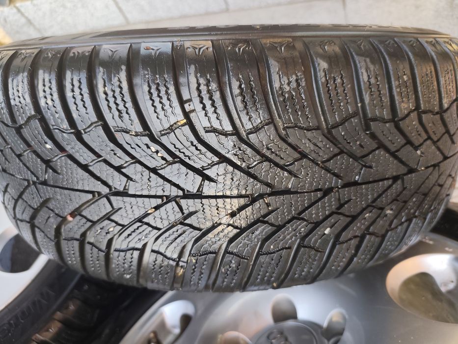Комплект Зимни Гуми Kumho 205/55 R16 с Оригинални Алуминиеви Джанти за Audi (5x112)