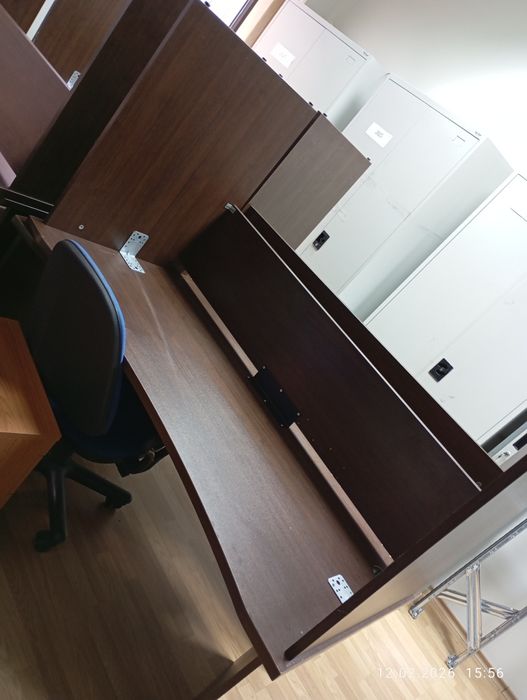 Продавам бюра 132на 70