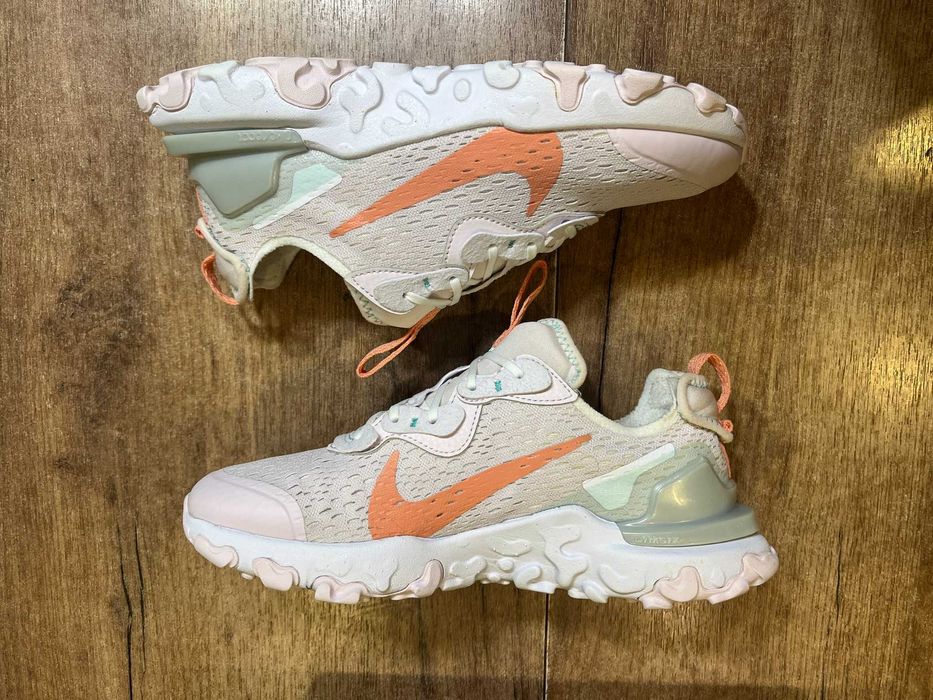 ОРИГИНАЛНИ *** Nike React Vision / Light Violet-White