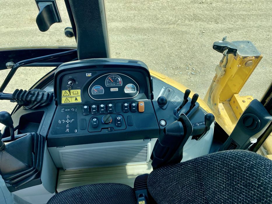 Buldoexcavator Caterpillar 422E 2010