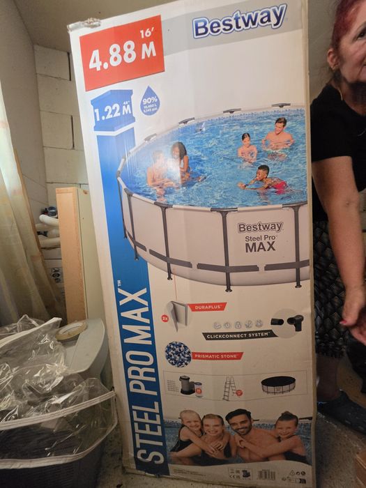 Vând piscină Bestway mare , 16', 4.8 m,