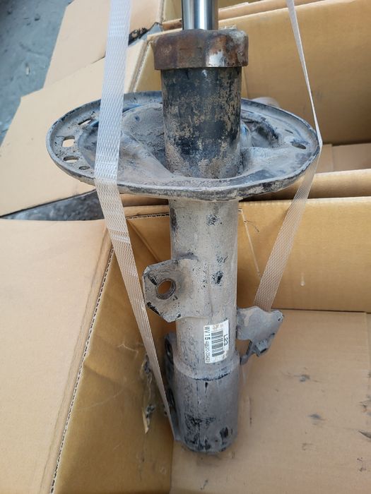 Стойки на Камри 35 Амортизаторы