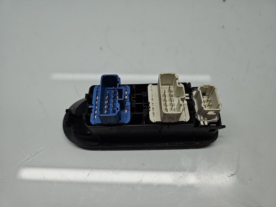 Butoane comanda geamuri sofer Dacia Duster [Fabr 2010-2017] 820016060