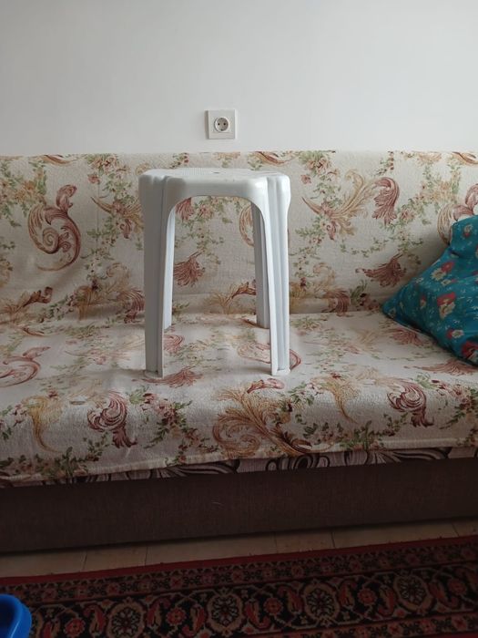 Табуретки пластиковые 4 шт