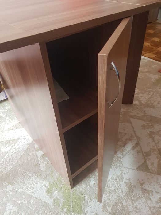 Продам стол с полками