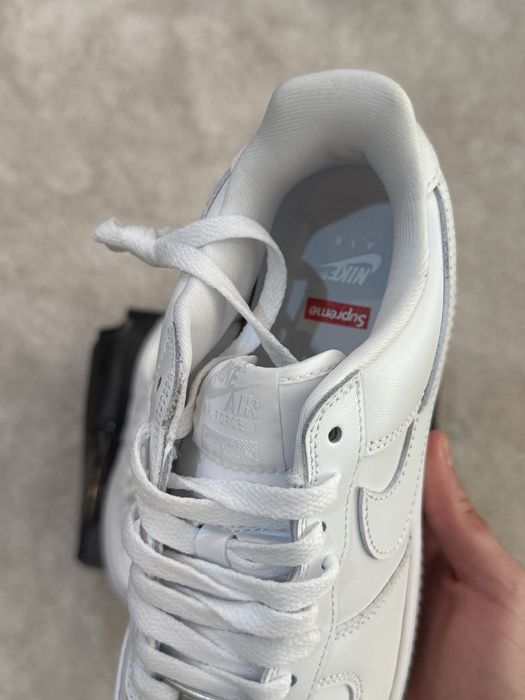 Adidasi Nike Airforce 1 Low x Supreme albi