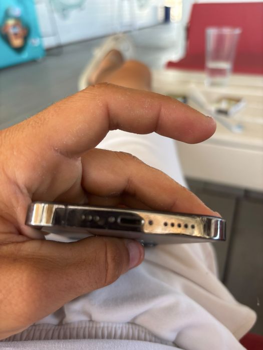 Vand Iphone 12 Pro cititi descrierea