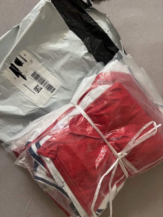 Set pantaloni si tricou fotbal Adidas, pentru copii!