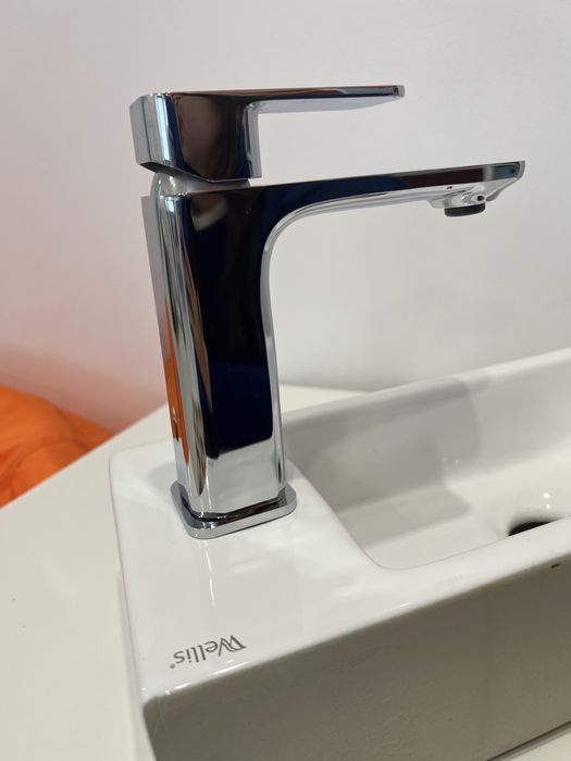 Керамична мивка за стенен монтаж Wellis Santorini