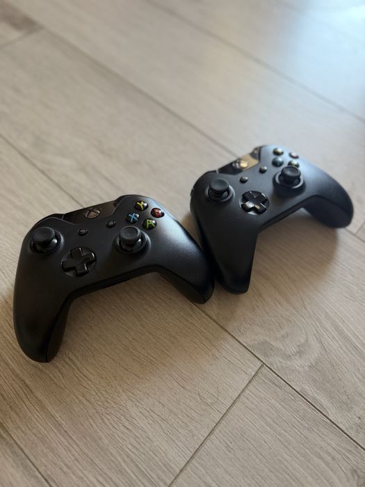 Xbox One + Kinect + 2 controllere + 10 jocuri