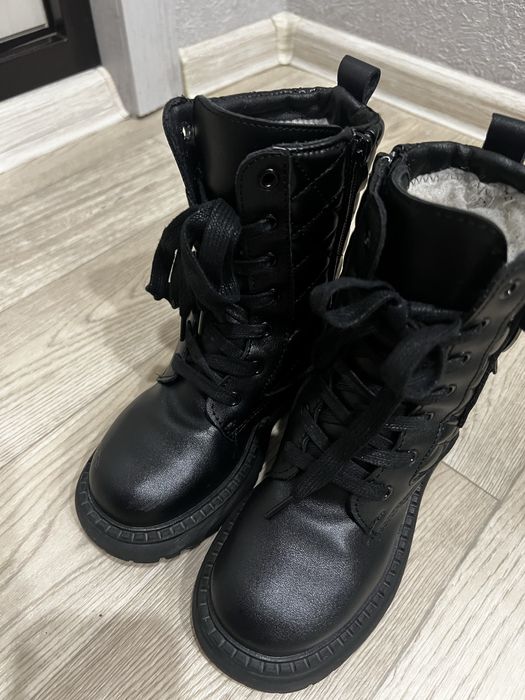 Продаю зимние ботинки на девочку